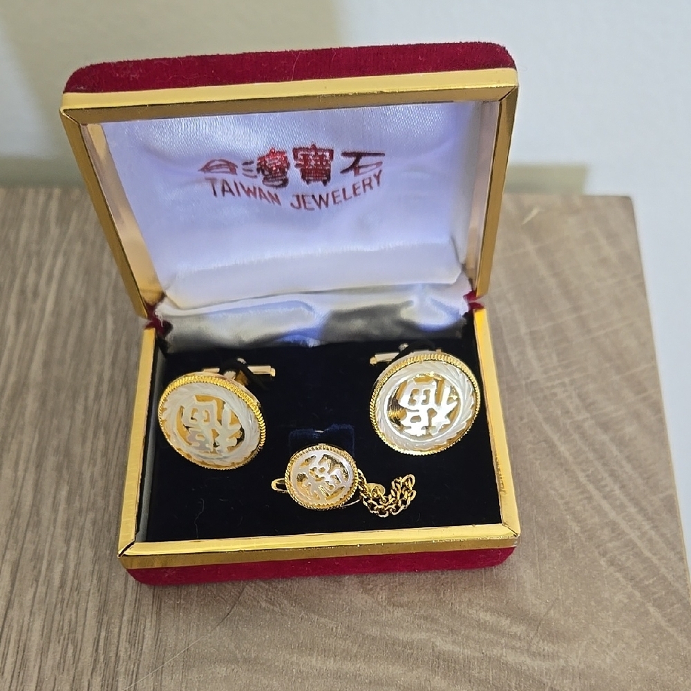 Gold Plated Cufflinks And Tie Clip with Chinese Characters
